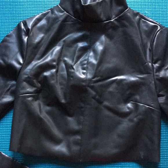 🖤Black faux leather mock turtleneck long sleeve top crop Sz Small NEW!! - Picture 3 of 13